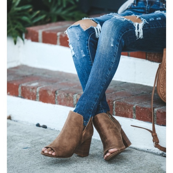 Shoes - 🌟1 LEFT🌟Peep Toe Booties